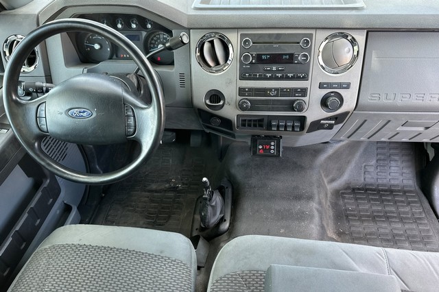 Ford F-650SD Vehicle Full-screen Gallery Image 13