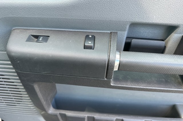 Ford F-650SD Vehicle Full-screen Gallery Image 17