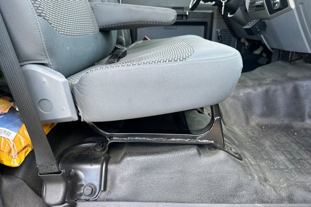 Ford F-650SD Vehicle Full-screen Gallery Image 19