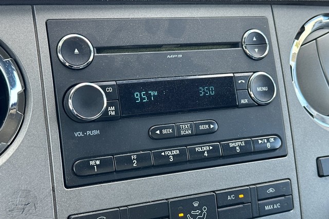 Ford F-650SD Vehicle Full-screen Gallery Image 21