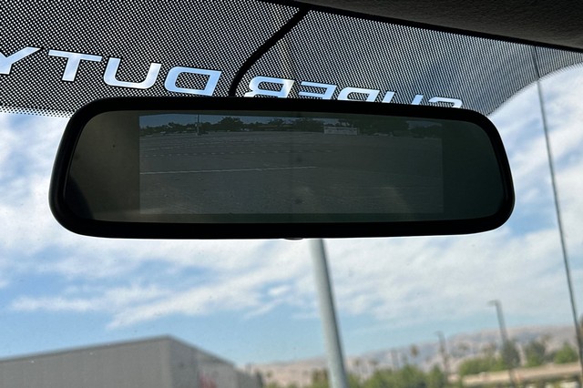 Ford F-650SD Vehicle Full-screen Gallery Image 22