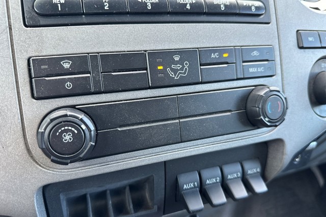 Ford F-650SD Vehicle Full-screen Gallery Image 23