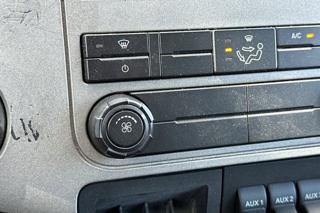 Ford F-650SD Vehicle Full-screen Gallery Image 24