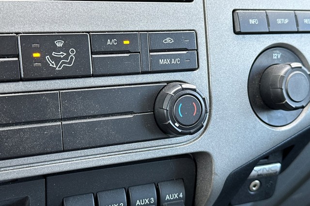 Ford F-650SD Vehicle Full-screen Gallery Image 25