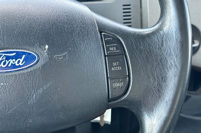 Ford F-650SD Vehicle Full-screen Gallery Image 32