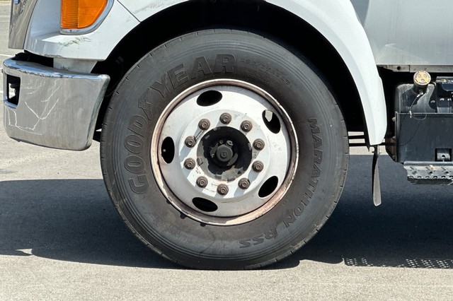 Ford F-650SD Vehicle Full-screen Gallery Image 37