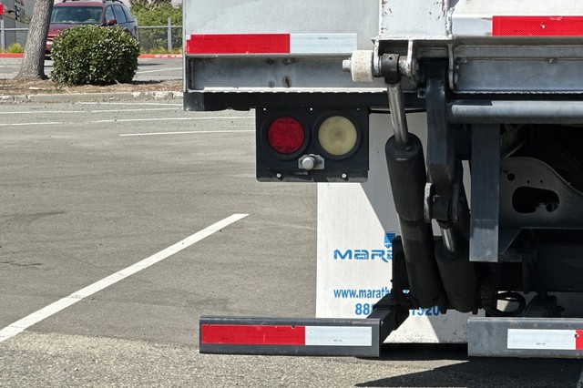 Ford F-650SD Vehicle Full-screen Gallery Image 40