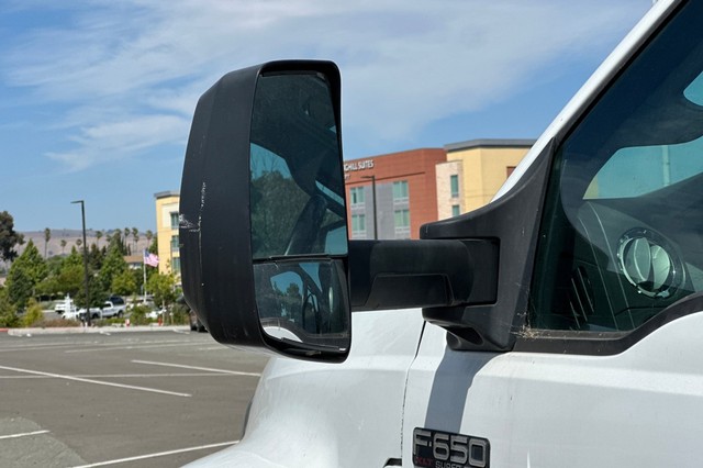 Ford F-650SD Vehicle Full-screen Gallery Image 46