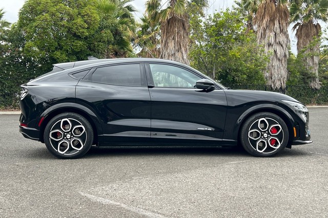 Ford Mustang Mach-E Vehicle Full-screen Gallery Image 02