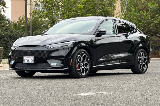 Ford Mustang Mach-E Vehicle Full-screen Gallery Image 08