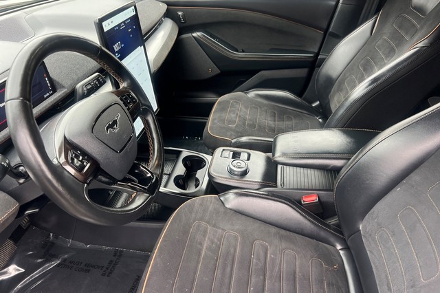 Ford Mustang Mach-E Vehicle Full-screen Gallery Image 10