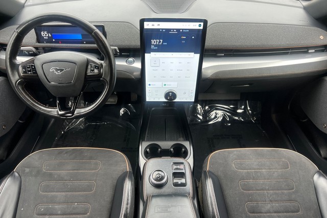 Ford Mustang Mach-E Vehicle Full-screen Gallery Image 15