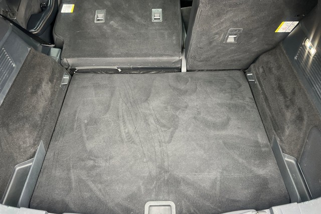 Ford Mustang Mach-E Vehicle Full-screen Gallery Image 17