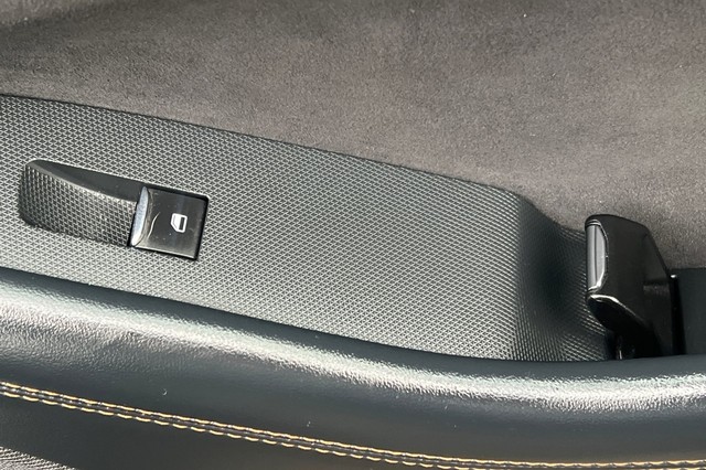 Ford Mustang Mach-E Vehicle Full-screen Gallery Image 22