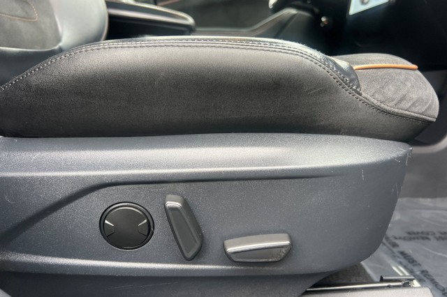 Ford Mustang Mach-E Vehicle Full-screen Gallery Image 23