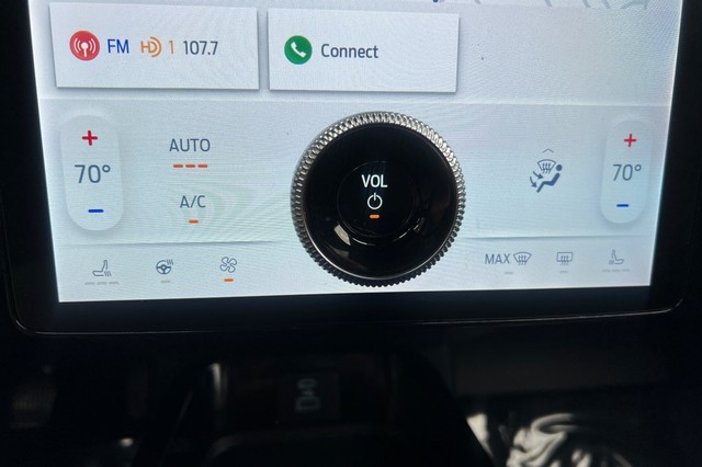 Ford Mustang Mach-E Vehicle Full-screen Gallery Image 28