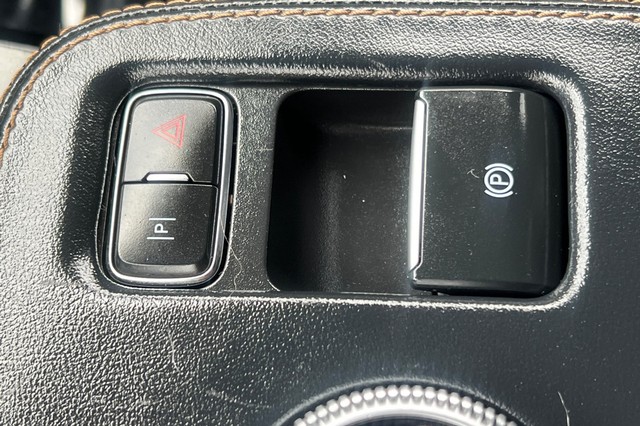 Ford Mustang Mach-E Vehicle Full-screen Gallery Image 31