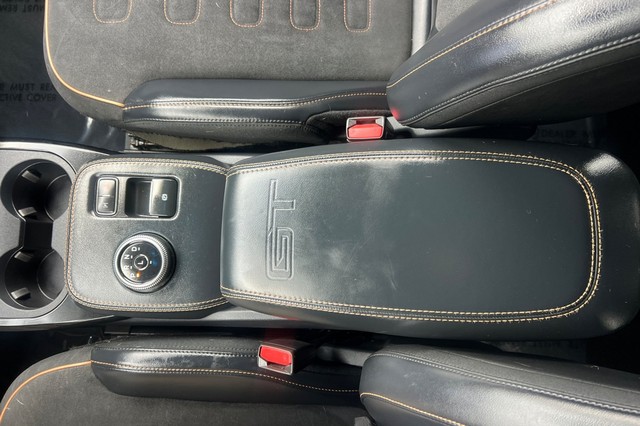 Ford Mustang Mach-E Vehicle Full-screen Gallery Image 32