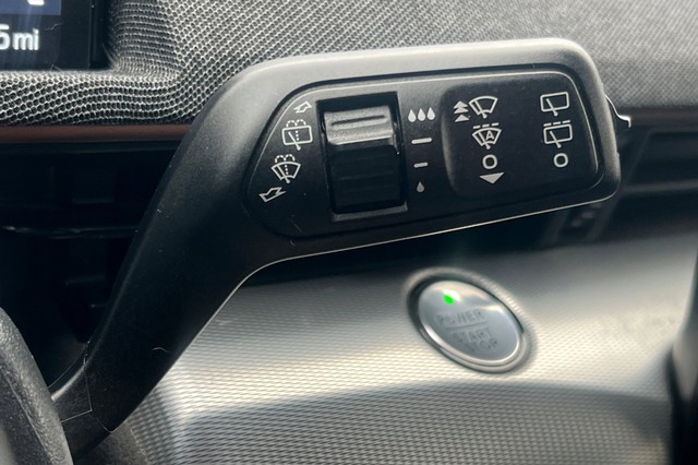 Ford Mustang Mach-E Vehicle Full-screen Gallery Image 39