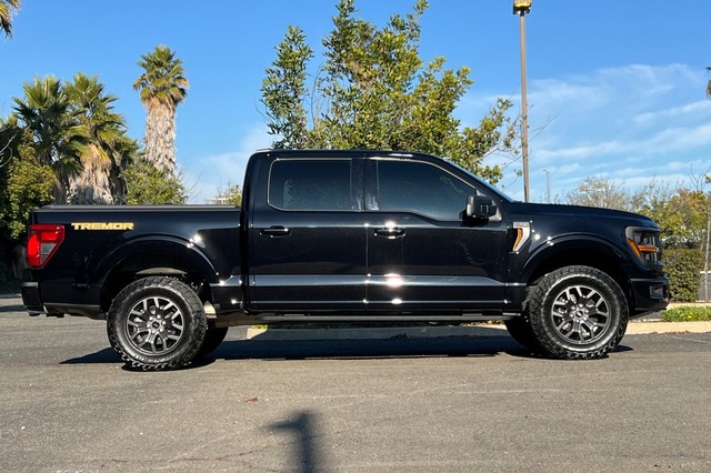 Ford F-150 Vehicle Full-screen Gallery Image 02