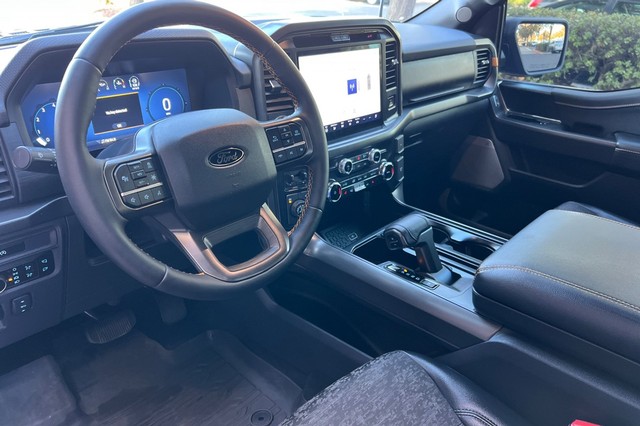 Ford F-150 Vehicle Full-screen Gallery Image 09