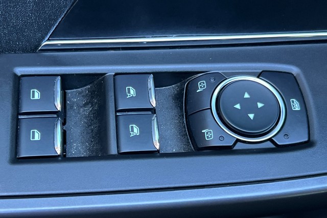 Ford F-150 Vehicle Full-screen Gallery Image 11