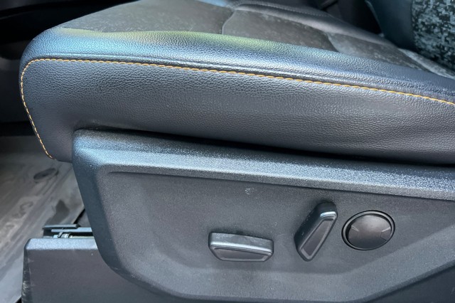 Ford F-150 Vehicle Full-screen Gallery Image 12