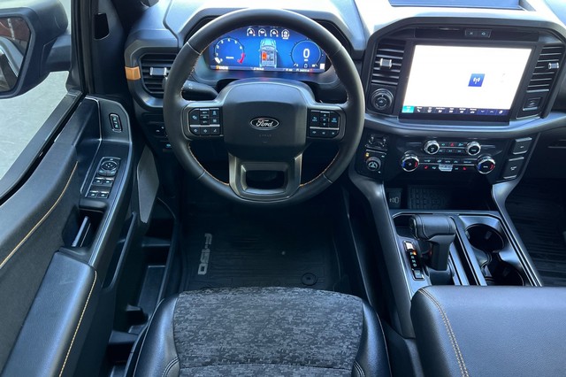 Ford F-150 Vehicle Full-screen Gallery Image 15