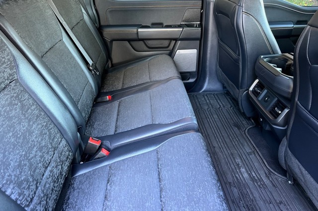 Ford F-150 Vehicle Full-screen Gallery Image 16