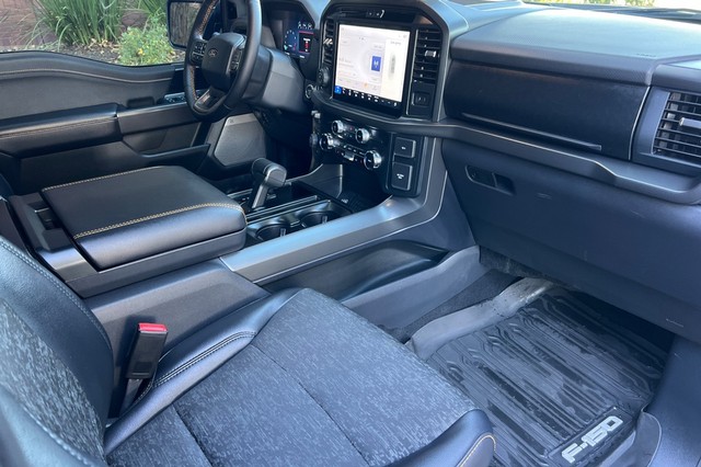 Ford F-150 Vehicle Full-screen Gallery Image 17