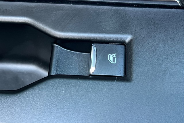 Ford F-150 Vehicle Full-screen Gallery Image 20