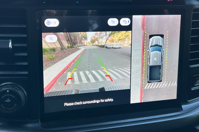 Ford F-150 Vehicle Full-screen Gallery Image 25