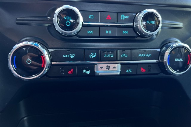 Ford F-150 Vehicle Full-screen Gallery Image 26