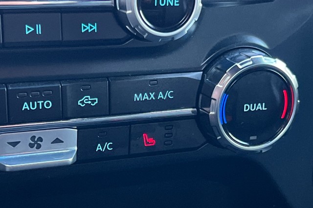 Ford F-150 Vehicle Full-screen Gallery Image 28