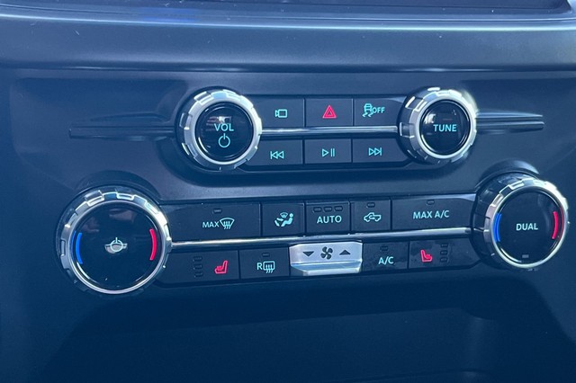 Ford F-150 Vehicle Full-screen Gallery Image 29