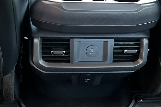 Ford F-150 Vehicle Full-screen Gallery Image 41