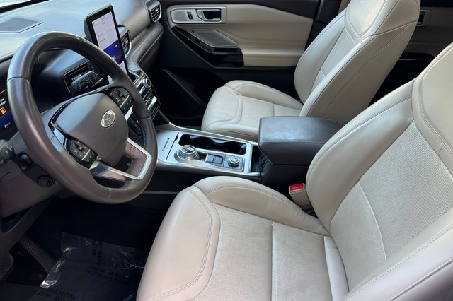 Ford Explorer Vehicle Full-screen Gallery Image 10