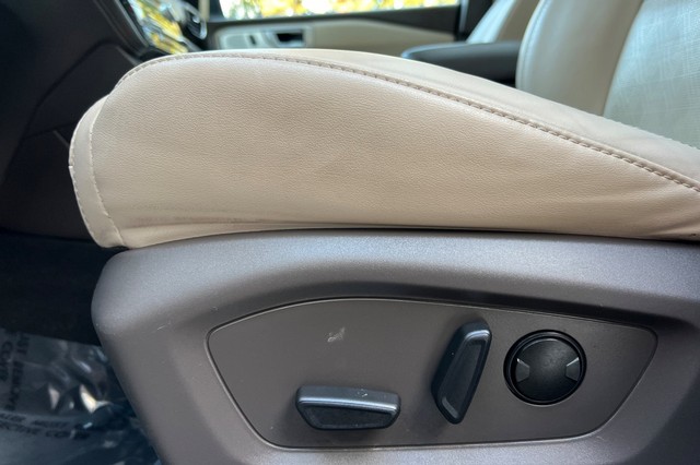 Ford Explorer Vehicle Full-screen Gallery Image 13