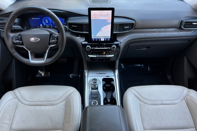 Ford Explorer Vehicle Full-screen Gallery Image 15