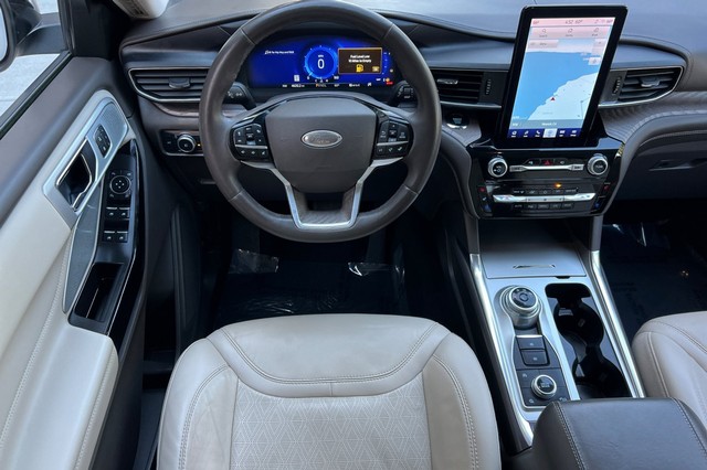 Ford Explorer Vehicle Full-screen Gallery Image 16