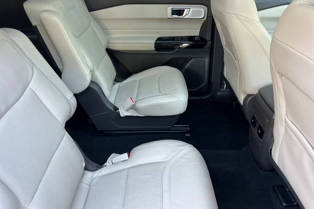 Ford Explorer Vehicle Full-screen Gallery Image 19