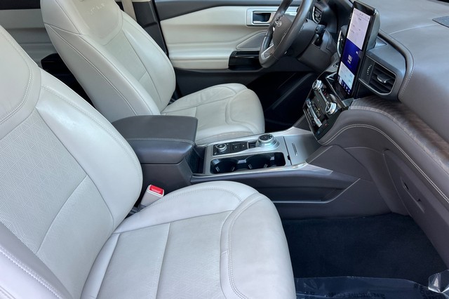 Ford Explorer Vehicle Full-screen Gallery Image 20