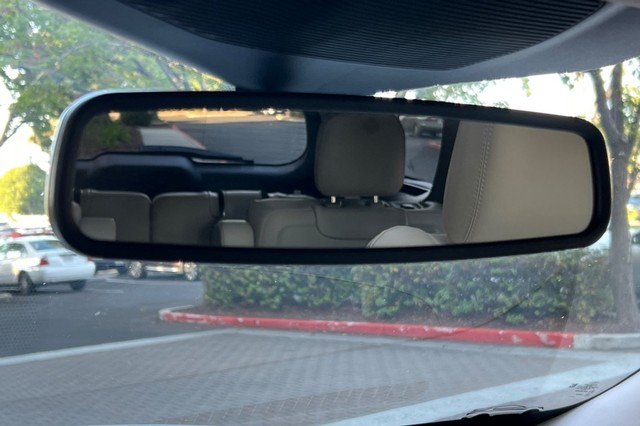 Ford Explorer Vehicle Full-screen Gallery Image 25