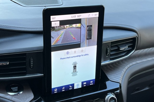 Ford Explorer Vehicle Full-screen Gallery Image 27