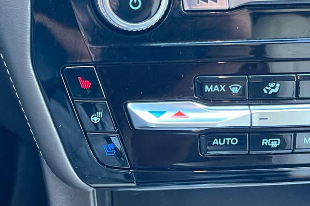 Ford Explorer Vehicle Full-screen Gallery Image 29