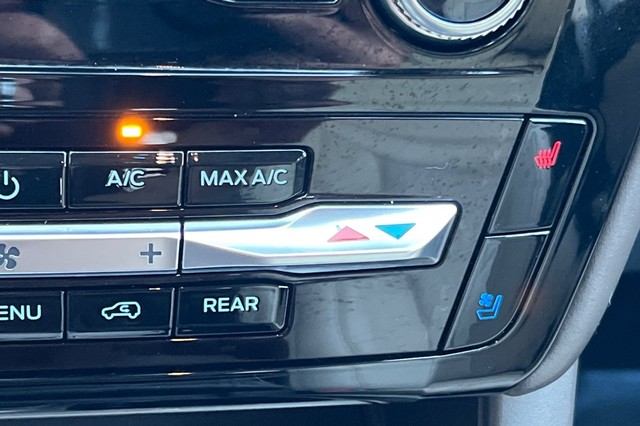 Ford Explorer Vehicle Full-screen Gallery Image 30