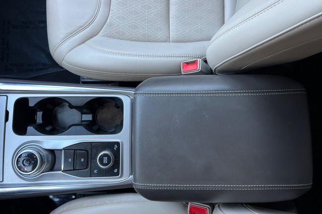 Ford Explorer Vehicle Full-screen Gallery Image 32