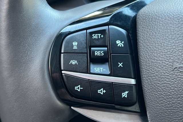 Ford Explorer Vehicle Full-screen Gallery Image 36