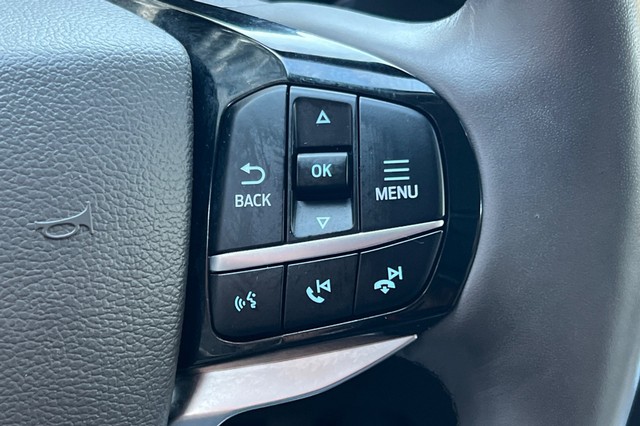 Ford Explorer Vehicle Full-screen Gallery Image 38