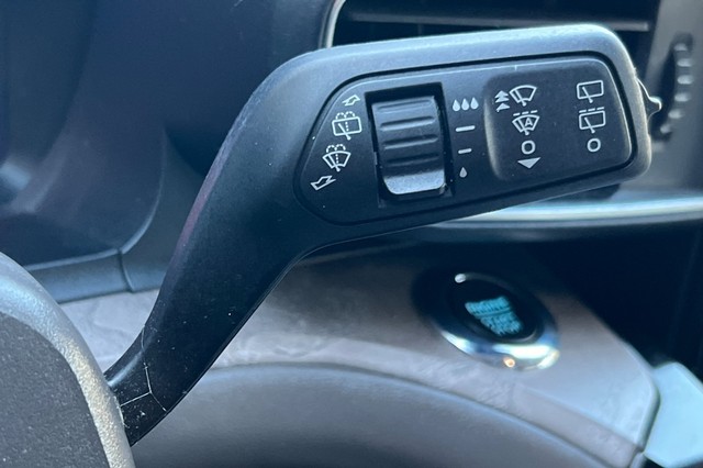 Ford Explorer Vehicle Full-screen Gallery Image 39